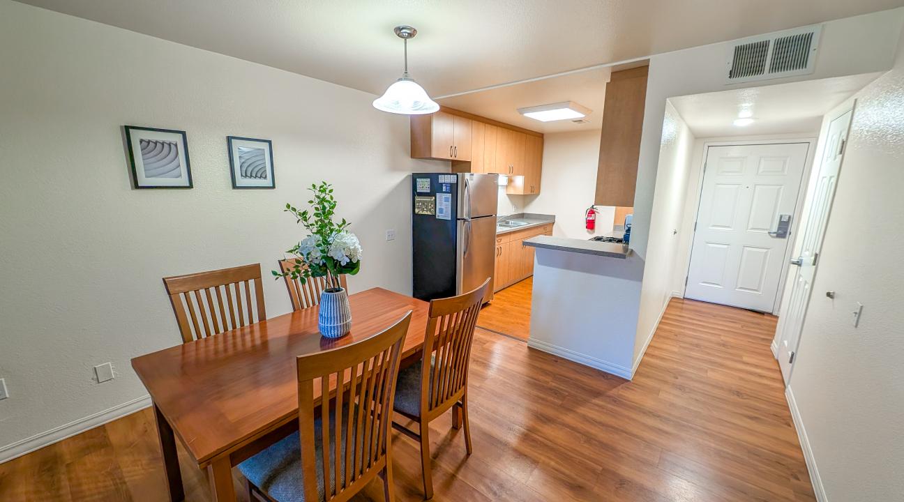 Cab Kitchen & Dining